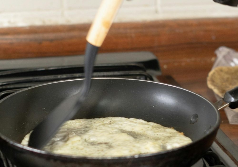 Rețetă-turte-la-tigaie-cu-brânză